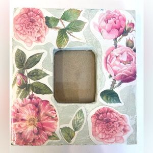 Vintage Floral Picture Frame 5 1/2” x 6”